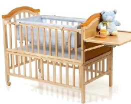 木质婴儿床